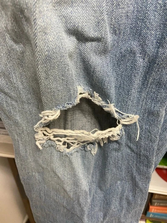 Uniqlo Light Blue Relaxed Distressed Women's Jeans - Picture 4 of 7